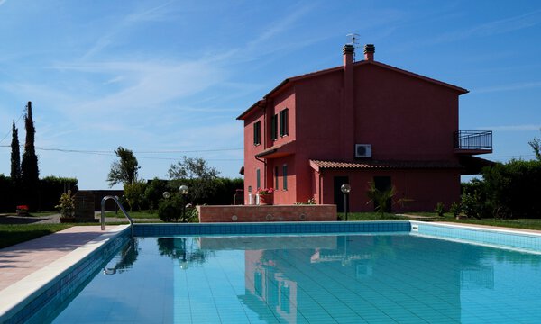 Toskana Ferienhaus mit Pool für 4 Personen in Meernähe