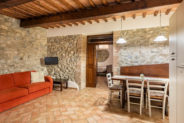 Toskana Ferienwohnung mit Pool und Tennisplatz