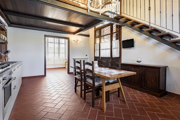 Ferienhaus in kleiner Anlage mit Pool und Tennisplatz