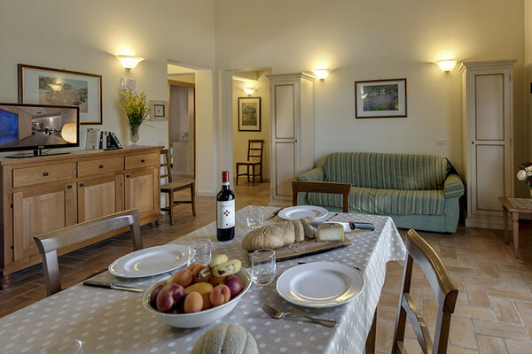 Toskana-Resort Ferienwohnung mit Pool und Therme bei San Gimignano 4 Personen - Beispielbild FeWo OG