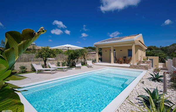 Villa Tino auf Sizilien bei Punta Secca mit Pool