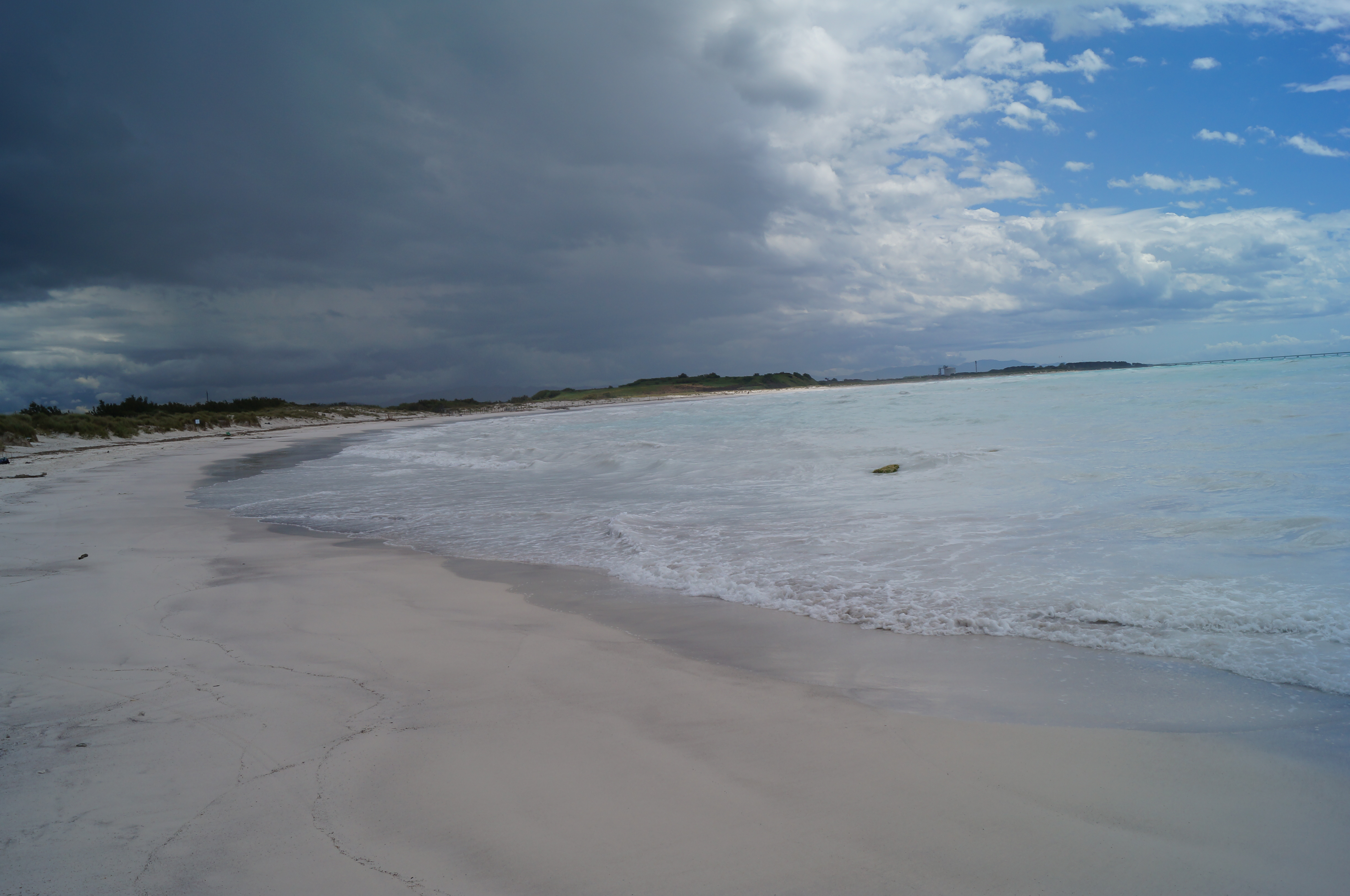 schwarze Wolken über Vada - stürmisch diskutierter Strand in der Toskana