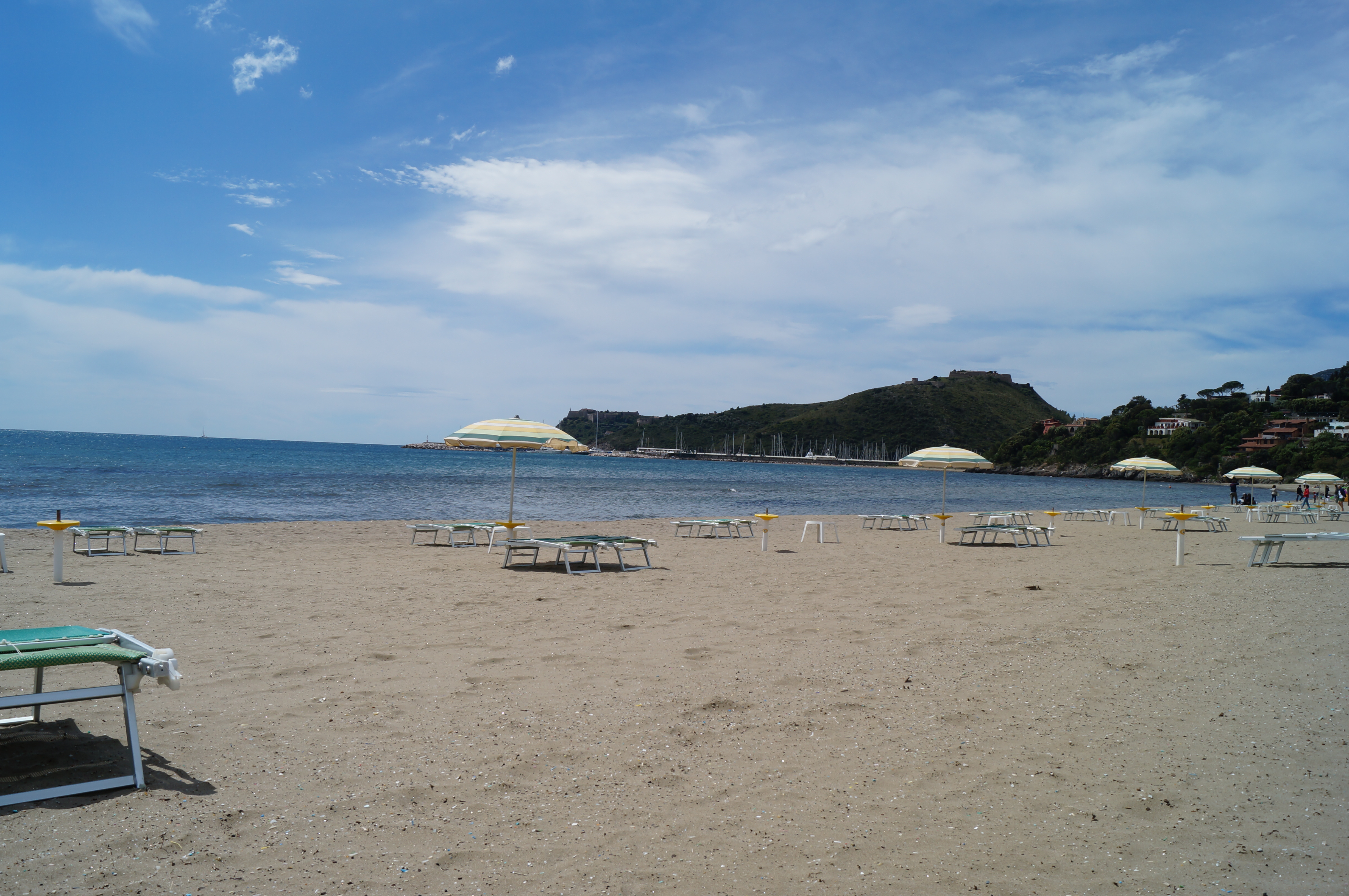 Unendlich langer Sandstrand zwischen dem Festland und Monte Argentario 