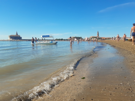 feiner Sandstrand Caorle, Venetien