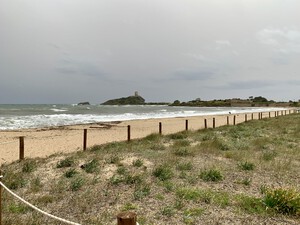 Spiaggia di Nora, feiner Sandstrand auf Sardinien