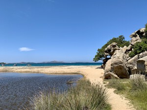 Kiesstrand Spiaggia Mannena, Sardinien