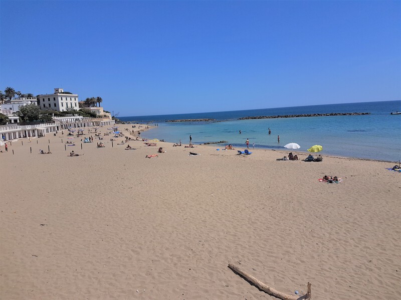 feiner Sandstrand Santa Marinella, Latium