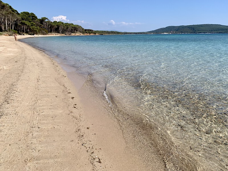 feiner Sandstrand Spiaggia di Mugoni, Sardinien