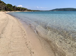 Spiaggia di Mugoni, feiner Sandstrand auf Sardinien