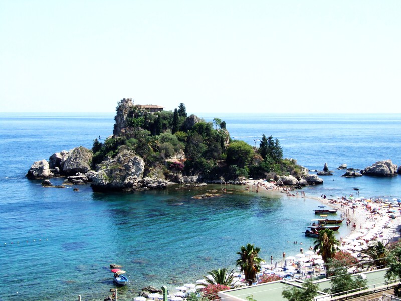 Kiesstrand Spiaggia di Isola Bella, Sizilien