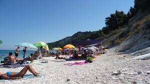 Spiaggia di Mezzavalle, Sandstrand in Marken