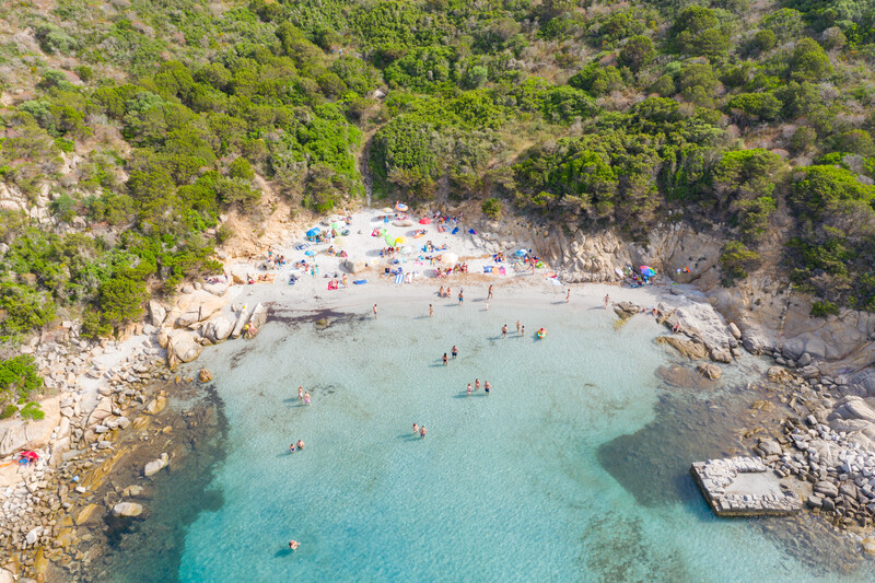 feiner Sandstrand Cala Porto Giunco, Sardinien