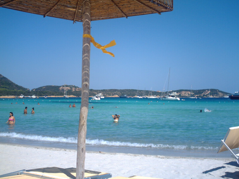 feiner Sandstrand Piccolo Pevero, Sardinien