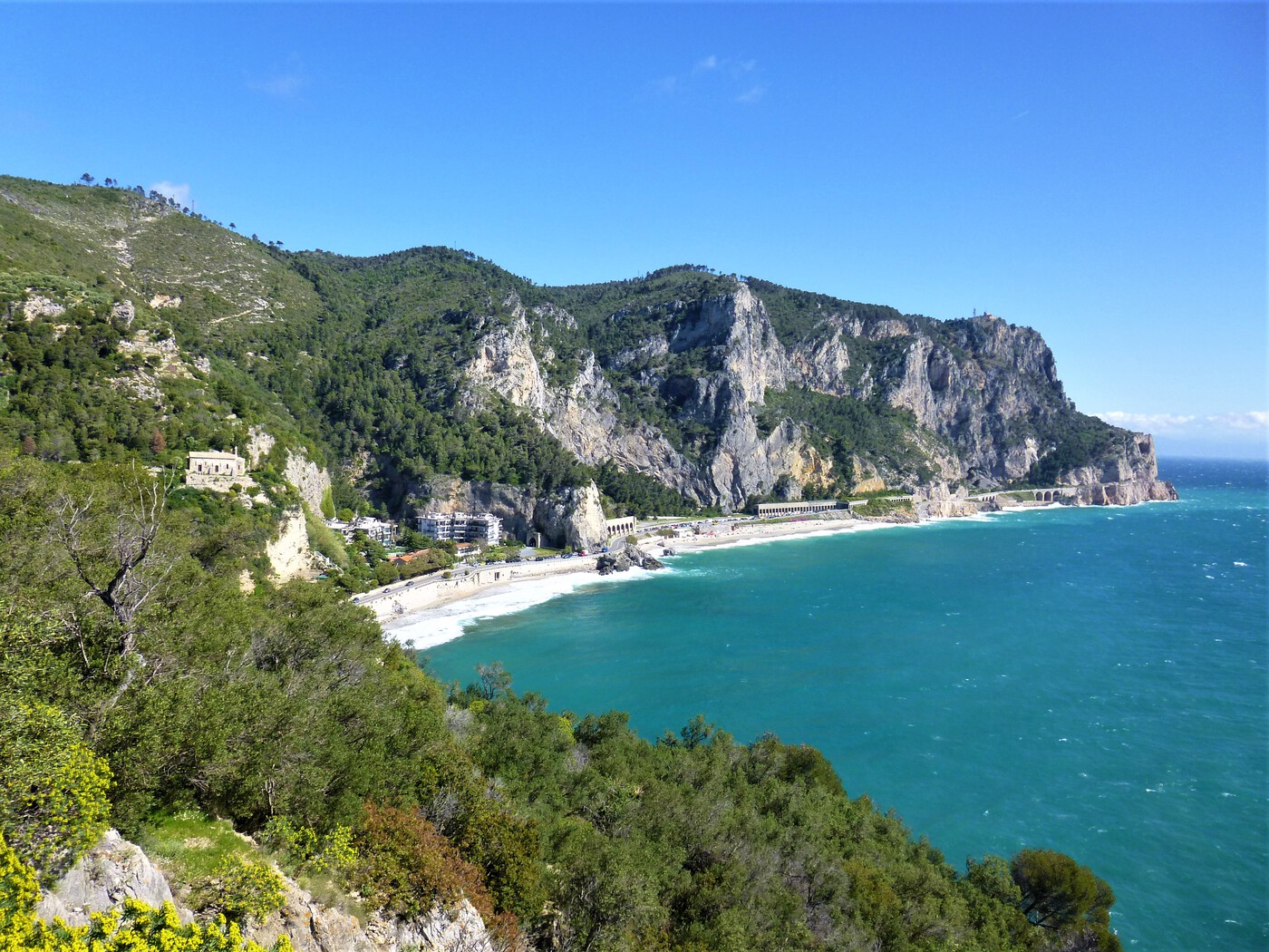 Baia dei Saraceni, Kiesstrand in Ligurien