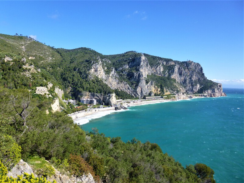 Kiesstrand Baia dei Saraceni, Ligurien