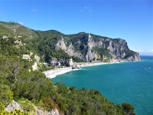 Kiesstrand Baia dei Saraceni, Ligurien