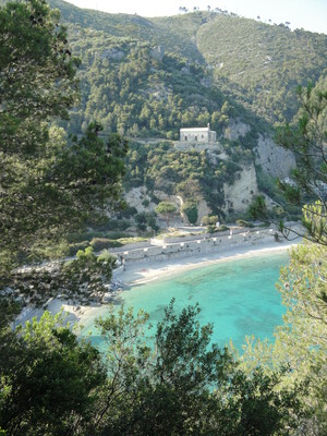 Baia dei Saraceni, Kiesstrand in Ligurien