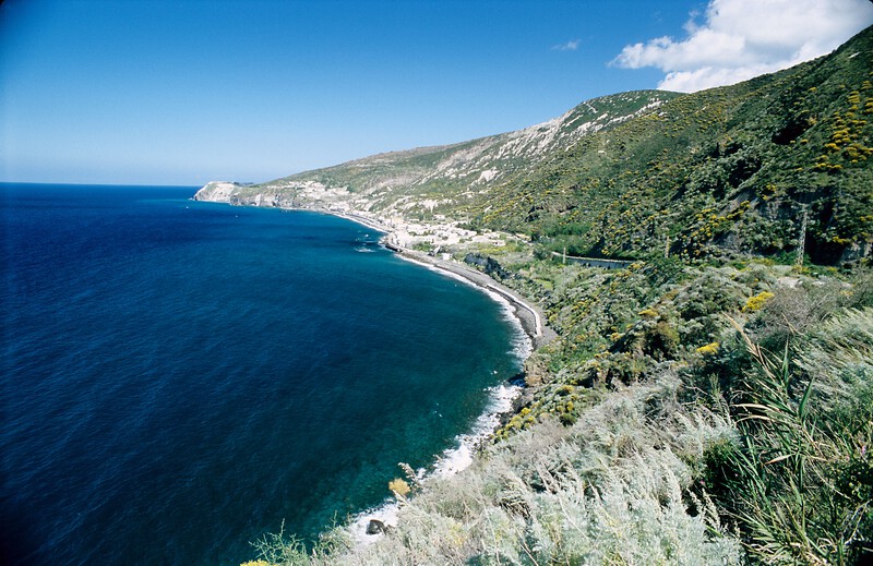 Kiesstrand Spiaggia Acquacalda, Sizilien