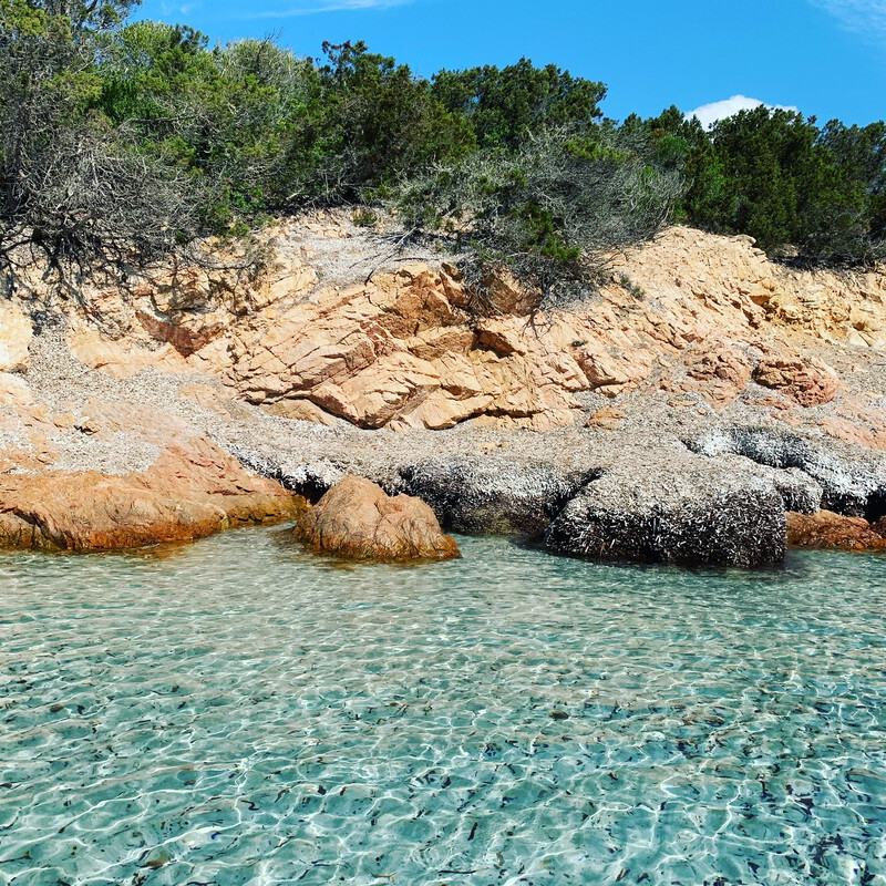 feiner Sandstrand Spiaggia I due Mari (Cala Portese), Sardinien