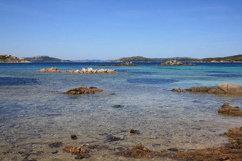 Sandstrand Cala di Punta Rossa, Sardinien