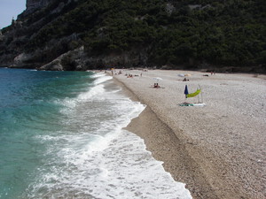 Cala Sisine, Kiesstrand auf Sardinien