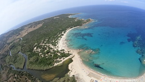 feiner Sandstrand Spiaggia Della Torre Vignola Mare, Sardinien