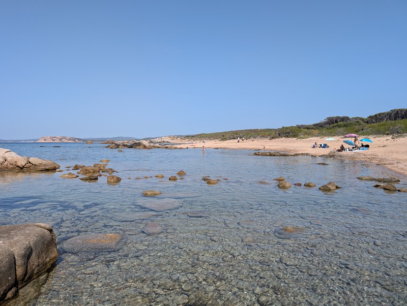 Kiesstrand Spiaggia di li Saldi, Sardinien