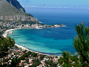 Mondello, Sandstrand auf Sizilien