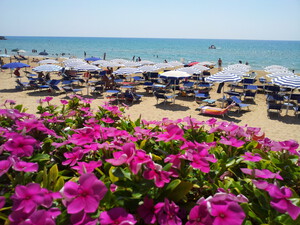 Spiaggia di Cava D'Aliga, Sandstrand auf Sizilien