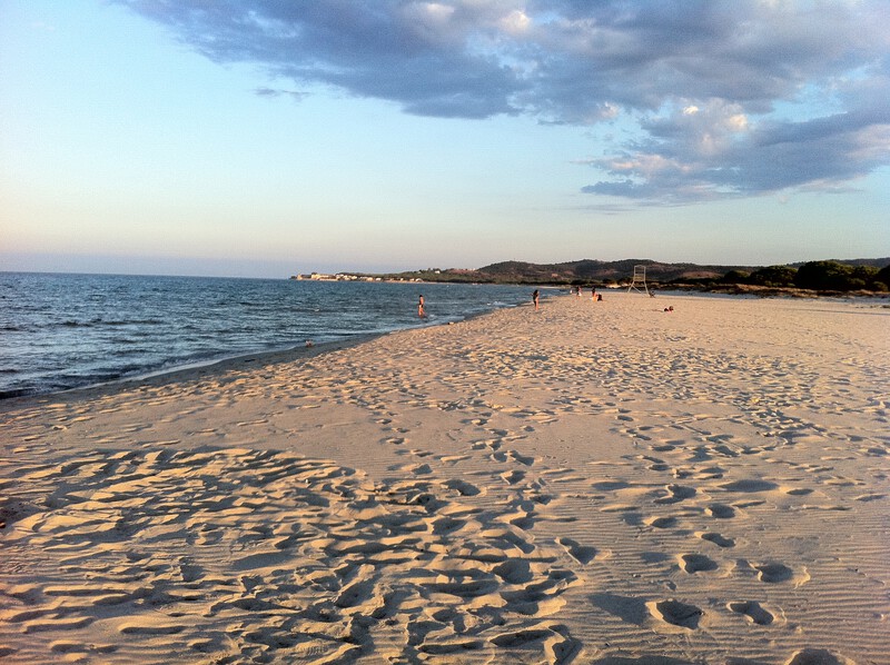 feiner Sandstrand La Caletta, Sardinien