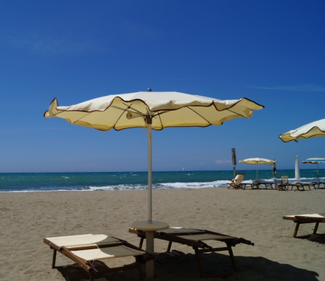 feiner Sandstrand Marina di Grosseto, Toskana