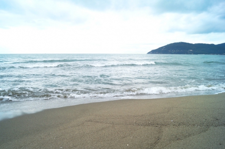 feiner Sandstrand Marina di Carrara, Toskana